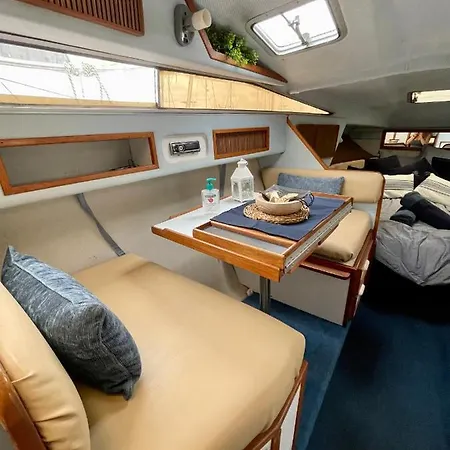 Barco Tuareg 船屋 卡列罗港