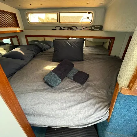 Barco Tuareg 船屋 卡列罗港