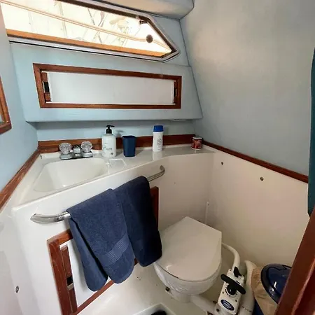 Πλωτό κατάλυμα Barco Tuareg Puerto Calero